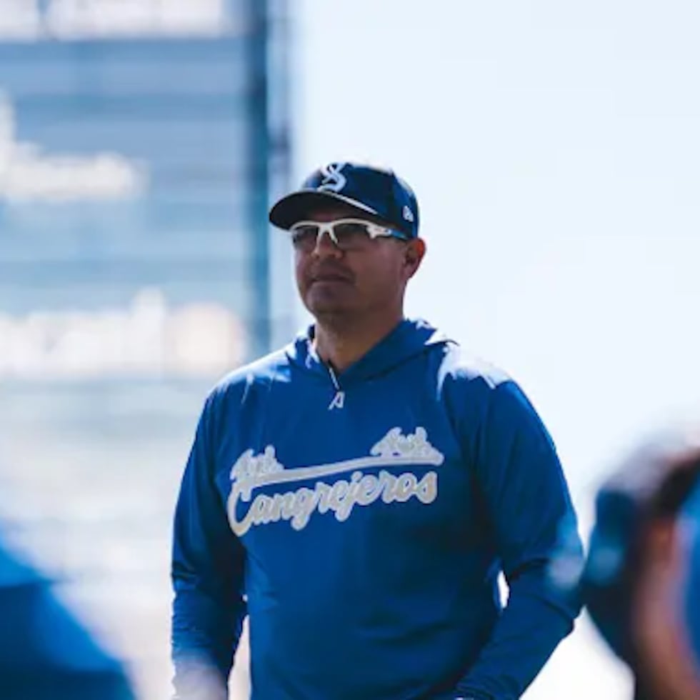 Omar López, dirigente de los Cangrejeros, durante la primera práctica del equipo de cara a la campaña 2026-27 que arrancará el 4 de noviembre.