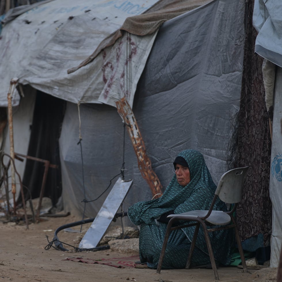 El ejército israelí negó la afirmación de Hamás. El primer ministro Benjamin Netanyahu, en un comunicado, calificó el incidente como una violación del alto al fuego y advirtió que Israel “responderá apropiadamente”.