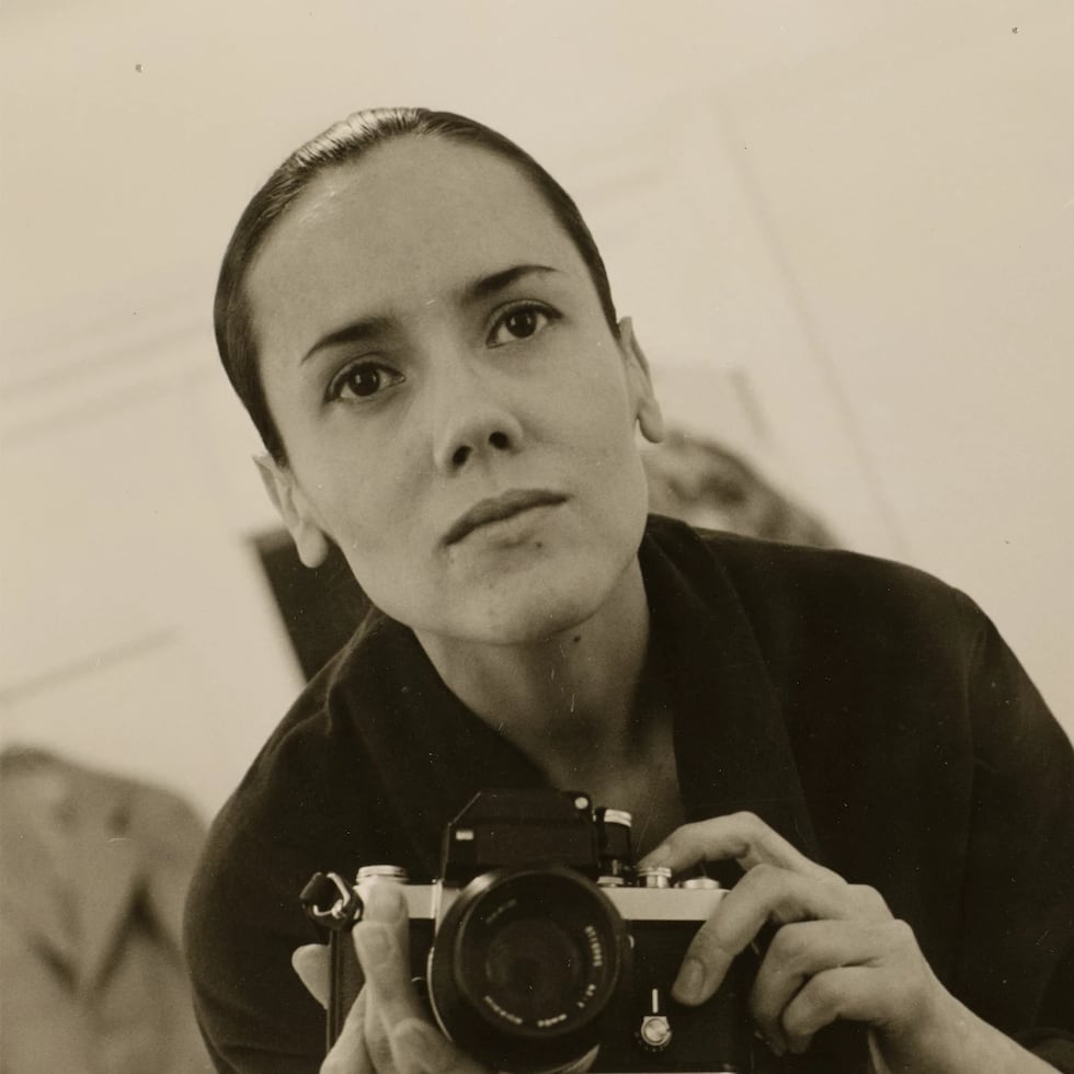 Autorretrato de Sophie Rivera, c. 1970. Impresión en gelatina de plata por Martin Hurwitz. Propiedad de Matthew Sherman.
