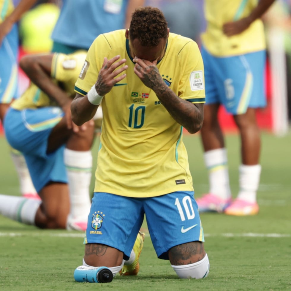 Neymar estalla en llanto tras la eliminación de Brasil ante Noruega en octavos de final.