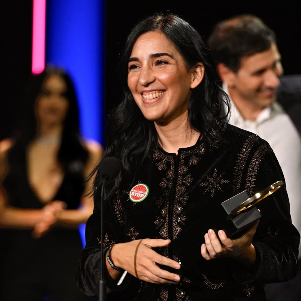 Alauda Ruiz de Azúa ha sido reconocida con dos Premios Goya en su carrera el de Mejor Dirección Novel por Cinco lobitos (2022) y el de Mejor Dirección por Los Domingos (2026)