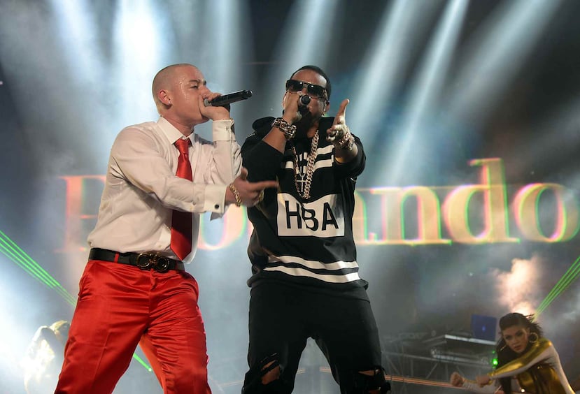 Cosculluela y Daddy Yankee durante un concierto en el Coliseo de Puerto Rico. (GFR Media