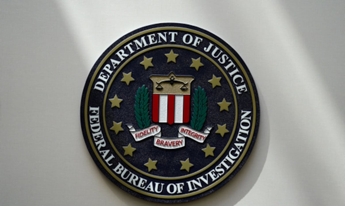 Agentes del FBI demandan tras ser despedidos por su investigación a Donald Trump