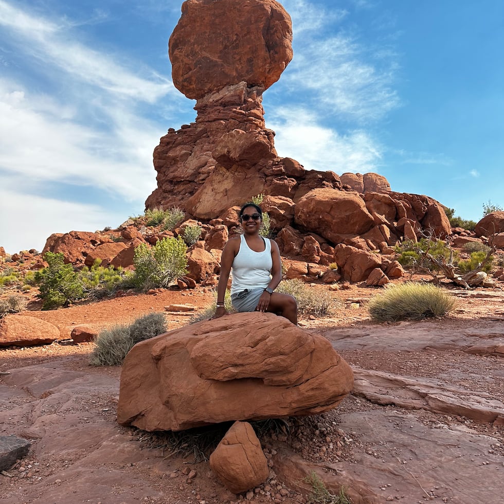 Meena en los Arcos de Utah.
