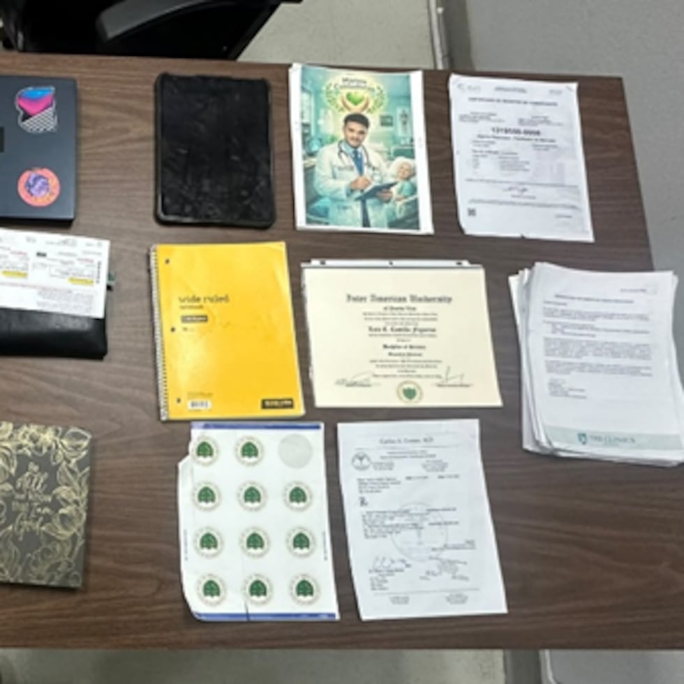 Parte del material incautado por la Policía en Ponce.
