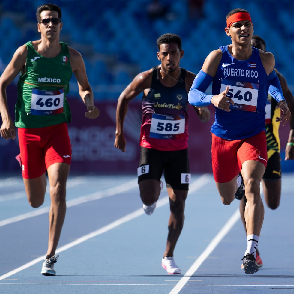 Ryan Sánchez, a la derecha, había avanzado a la final tras ganar su serie semifinal con tiempo de 1:49.76.