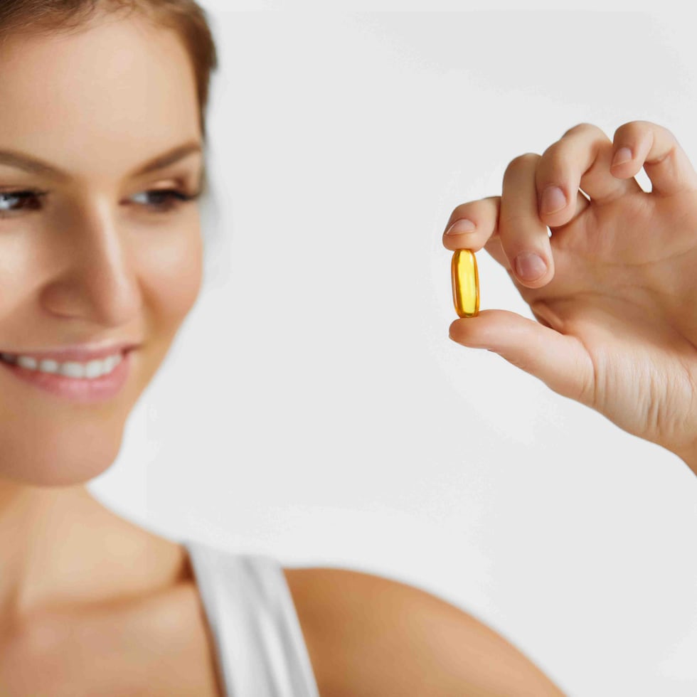 Con la edad, la capacidad del cuerpo por utilizar la Vitamina D que se obtiene de la luz solar disminuye.