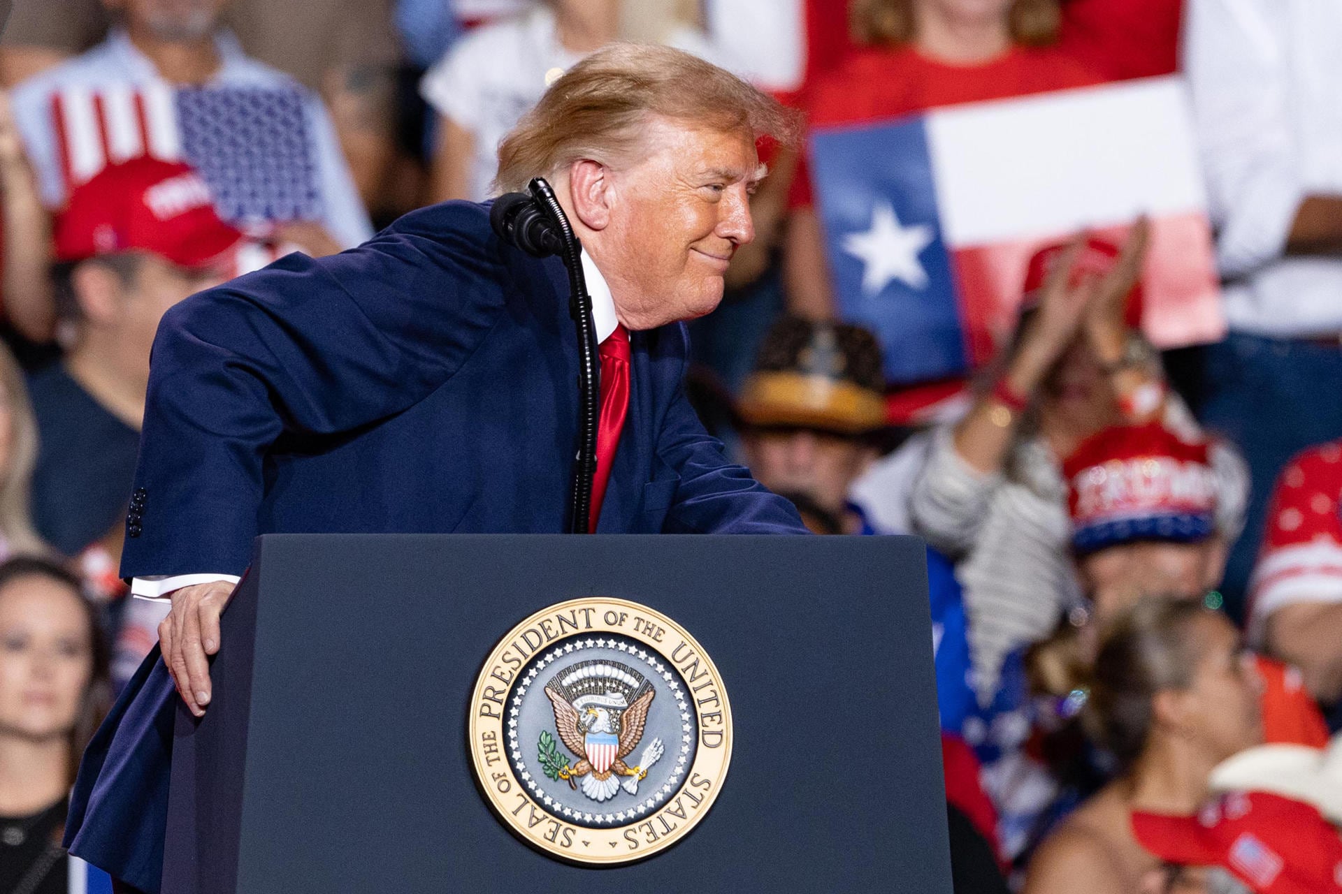 Trump vuelve a criminalizar a inmigrantes en su intento de animar a votantes republicanos