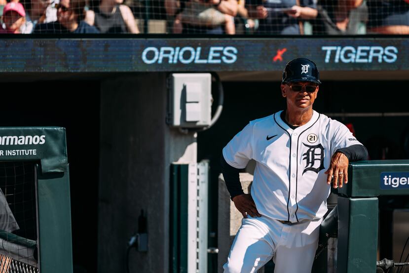 Joey Cora trabaja con los Tigers en las Mayores.