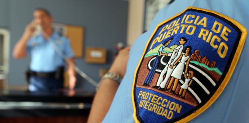 De acuerdo con la Policía, el vehículo manejado por Santos Viruet tenía el marbete vencido desde marzo. (Archivo)