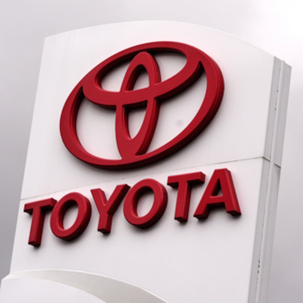 ARCHIVO - Concesionario de Toyota, 30 de abril de 2026, en Nashua, N.H. (Foto AP/Charles Krupa, archivo)