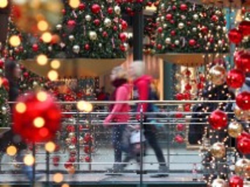 Durante la época navideña las tiendas se abarrotan y las fiestas son más frecuentes, por lo que se debe tener en cuenta la seguridad de sus niños. (Archivo / Servicios combinados)