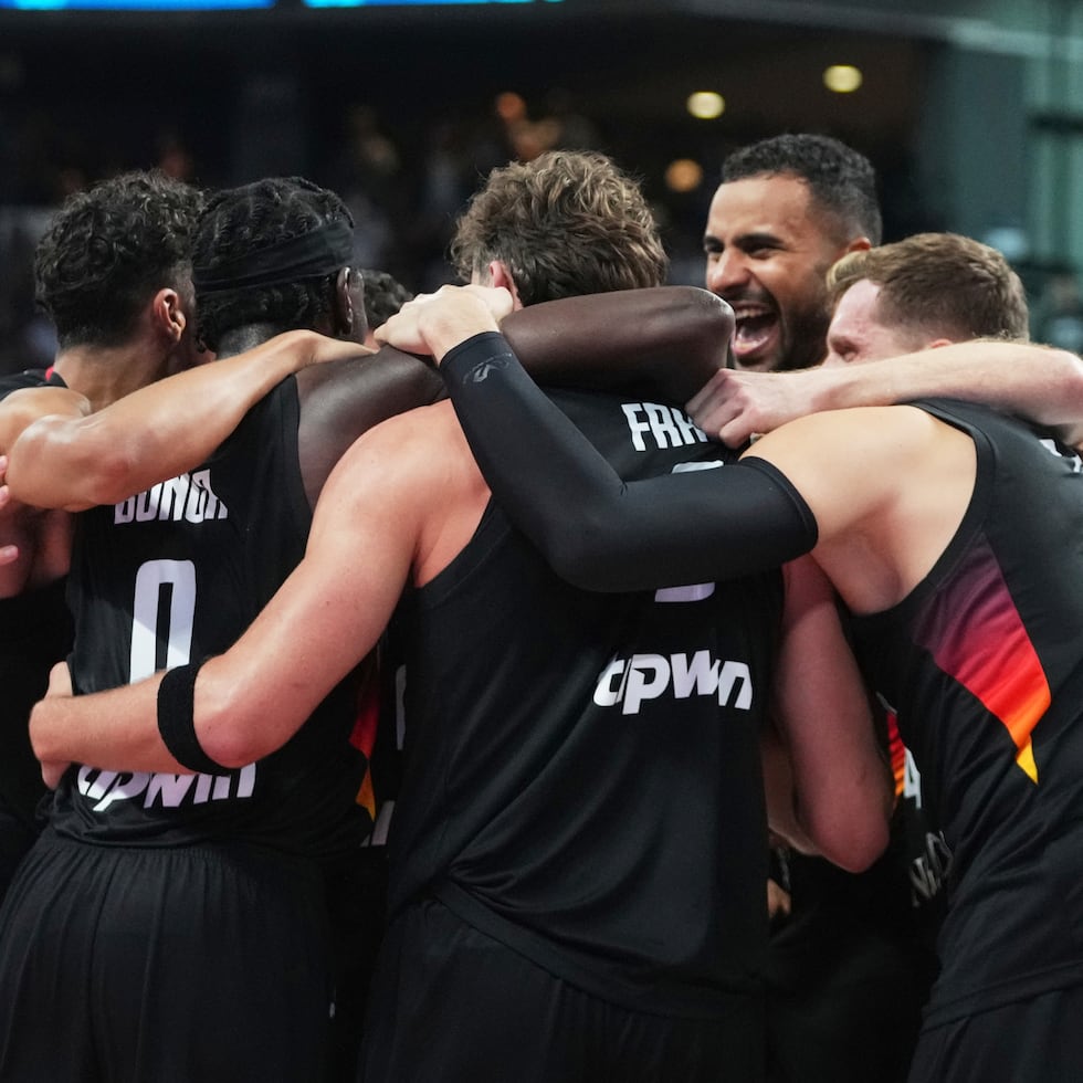 Los jugadores de Alemania celebran al ganar el Eurobasket.