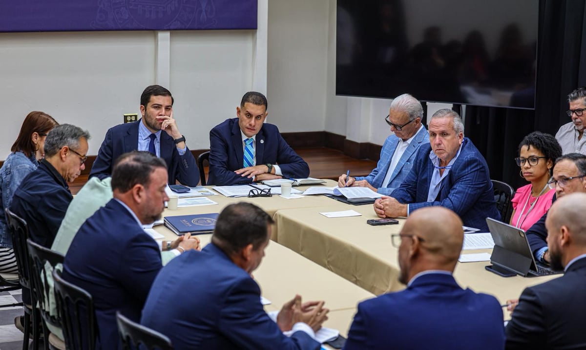 Alcaldes federados afinan sus enmiendas al proyecto de permisos