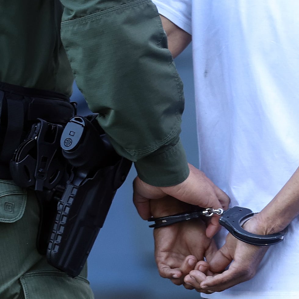 Arrestado llevado al Cuartel General de la Policía en Hato Rey.