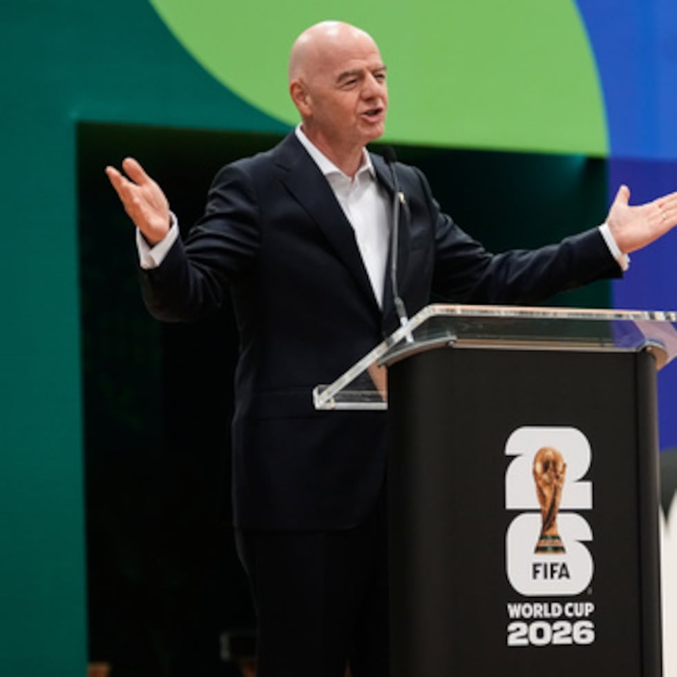 El presidente de la FIFA Gianni Infantino hace comentarios durante la ceremonia de inauguración del Centro Internacional de Transmisiones el lunes 1 de junio de 2026, en Dallas.