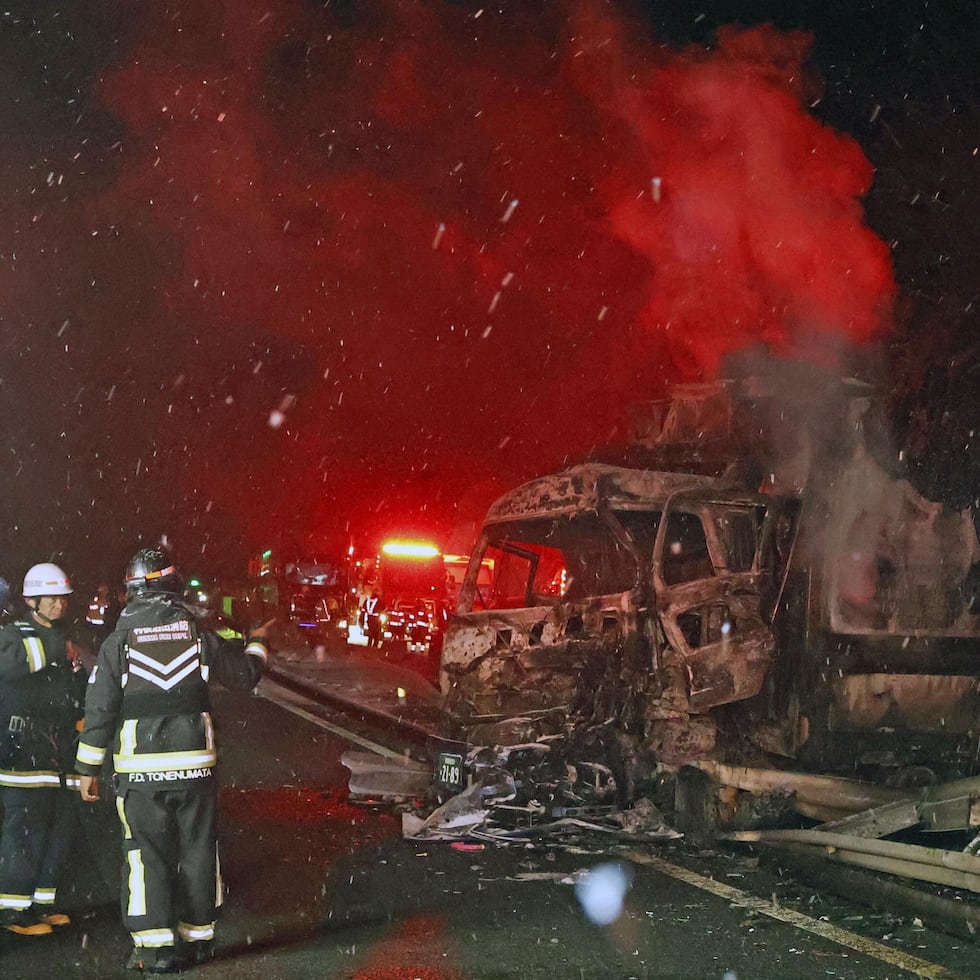 La policía de caminos de la prefectura de Gunma informó el sábado que el choque múltiple en la autopista Kan-etsu comenzó con una colisión entre dos camiones en la localidad de Minakami, a unas 100 millas al noroeste de Tokio.