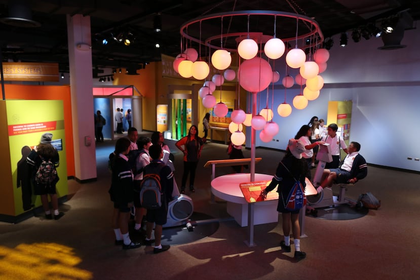 Estudiantes de las escuelas de Guayama-Salinas en la exhibición permanente del C3tec, en Caguas