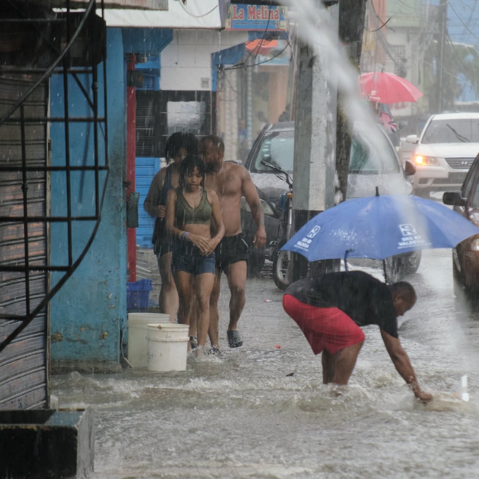 Las autoridades haitianas informaron que tres personas habían muerto como consecuencia del huracán y otras cinco resultaron heridas debido al derrumbe de un muro. También hubo reportes de subida en los niveles de los ríos, inundaciones y un puente destruido debido al desbordamiento de los ríos en Sainte-Suzanne, en el noreste.