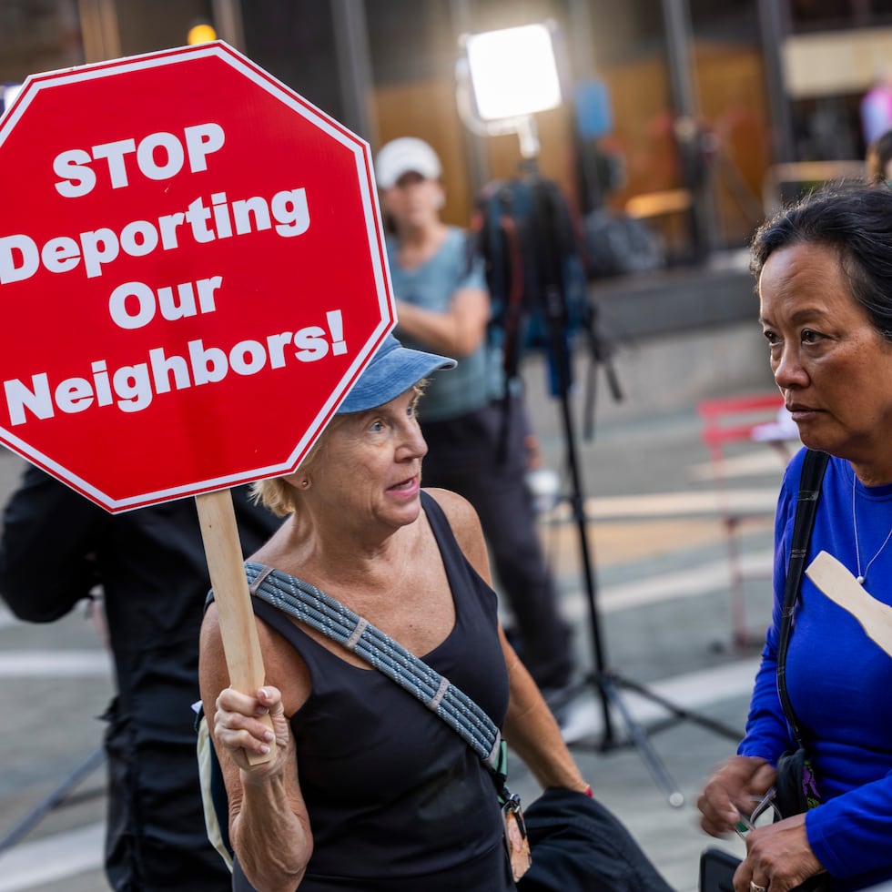 El presidente de la red educativa Aspira, John Villamil Casanova, advierte de los peligros de que se valide el uso del perfil racial para detenciones por parte de agentes federales de inmigración.