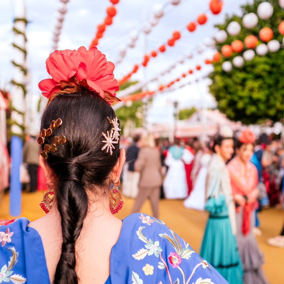Como parte de las actividades, se celebrará un concurso al mejor vestido o la mejor vestida, por lo que invitan a los asistentes a lucir sus mejores trajes inspirados en la tradición andaluza.