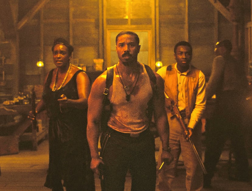 Michael B. Jordan, al centro, es el protagonista de la película "Sinners".