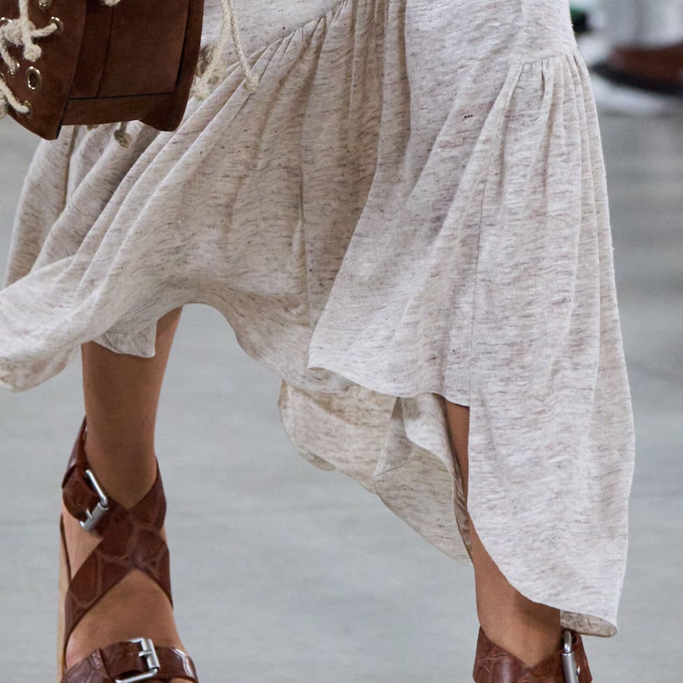 Los zapatos altos de plataforma no solo ayudan a tener mayor altura, sino que también aportan estabilidad para caminar