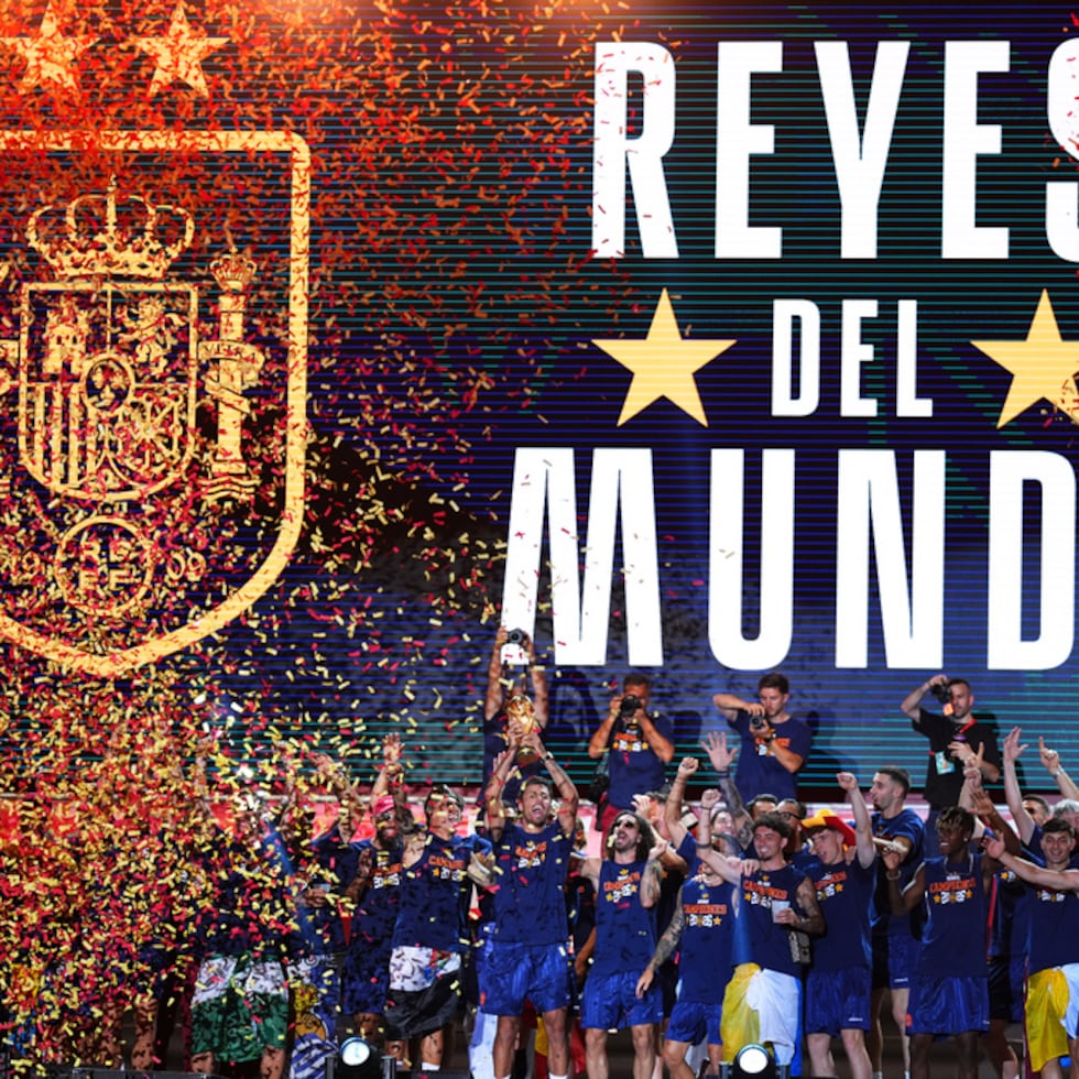 La selección española celebra en Cibeles su campeonato del mundo.