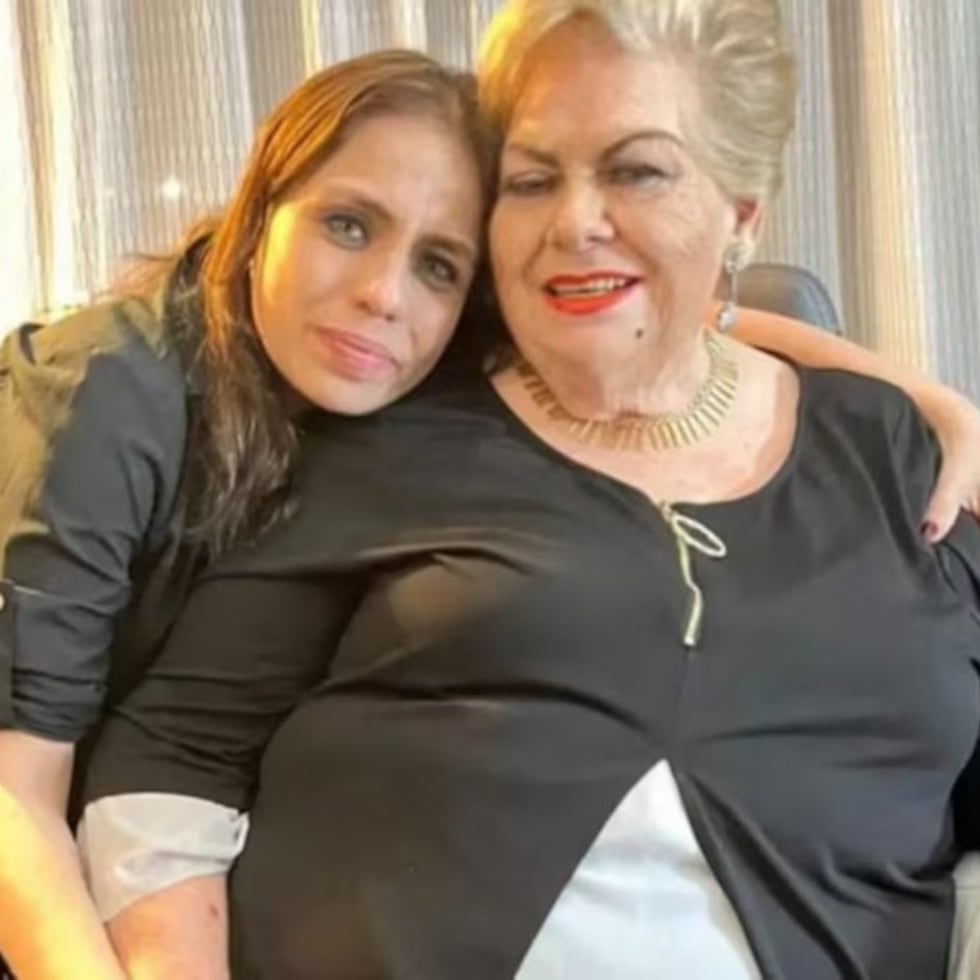 Martha Elena Martínez Viveros, hija de la cantante Paquita la del Barrio, siempre mantuvo una relación cariñosa con su mamá.
