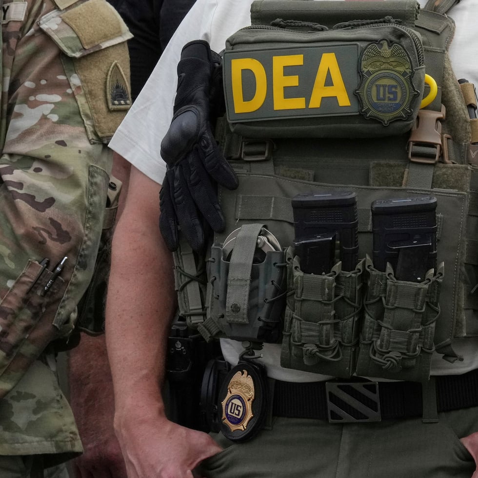 Poco después de anunciarse el cierre de la oficina de Santo Domingo de la agencia federal, se informó del arresto en Estados Unidos del supervisor de la DEA en República Dominicana, Meliton Cordero, acusado de soborno y fraude de visados.