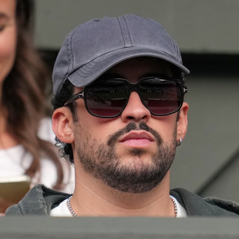 El cantante de fama mundial Bad Bunny fue visto en el palco del tenista serbio Novak Djokovic durante el partido de primera ronda contra Wu Yibing.