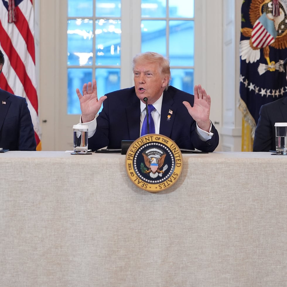 Los republicanos en su mayoría siguen el liderazgo de Trump, a pesar del fuerte contraste con la plataforma “Primero Estados Unidos” con la que se postuló. Pero pocos republicanos quieren que Trump vaya más allá, subrayando los riesgos de un enfoque continuo en el extranjero.