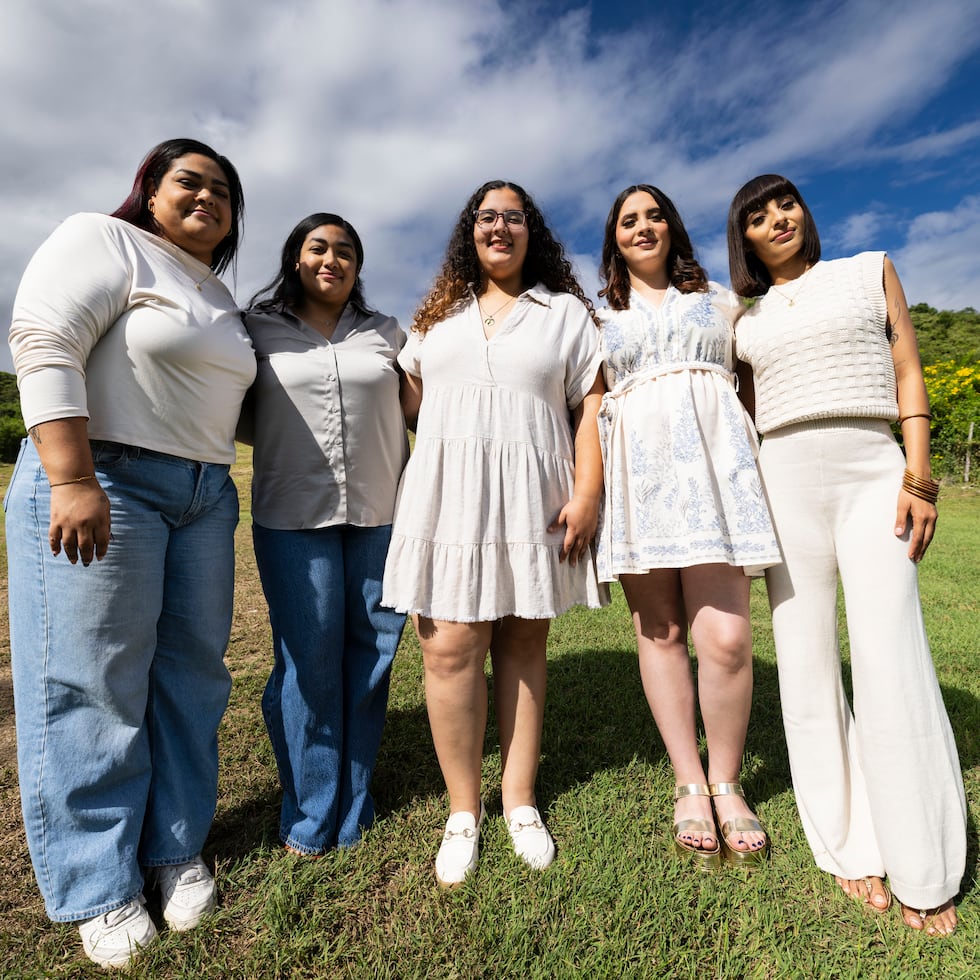 De izquierda a derecha, Mónica y Sindi Joe Rivera Rivera, Dyhaled Marie ni a Velma Liss Caraballo Hernández y Marjorie Rodríguez Arroyo.