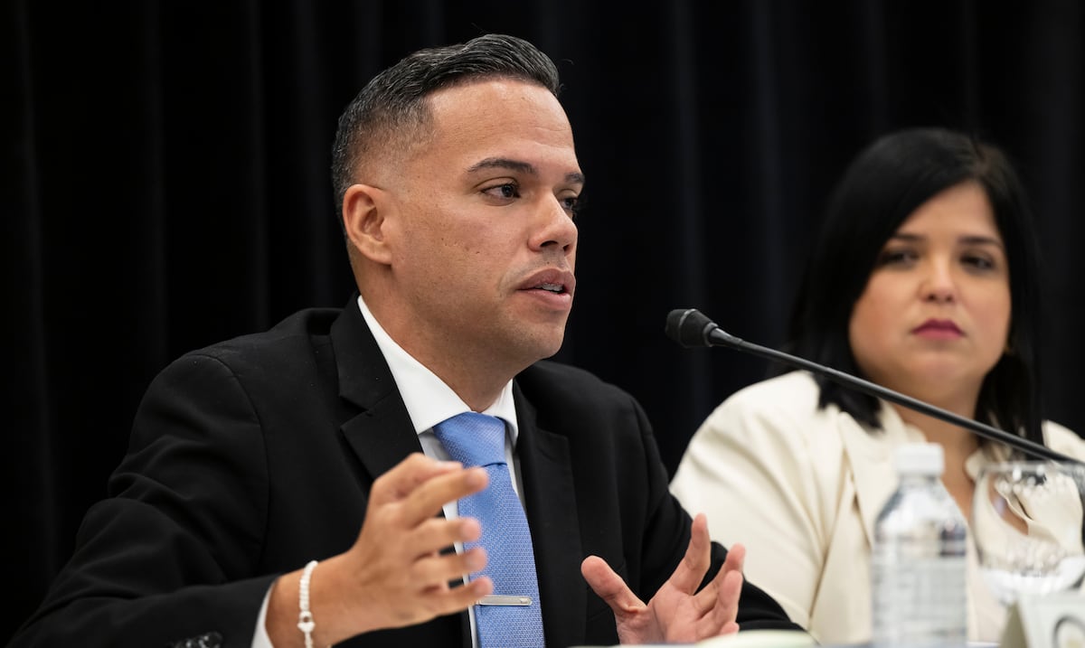 Destituyen al subadministrador de Vivienda Pública; Lumar Ayala lo sustituye