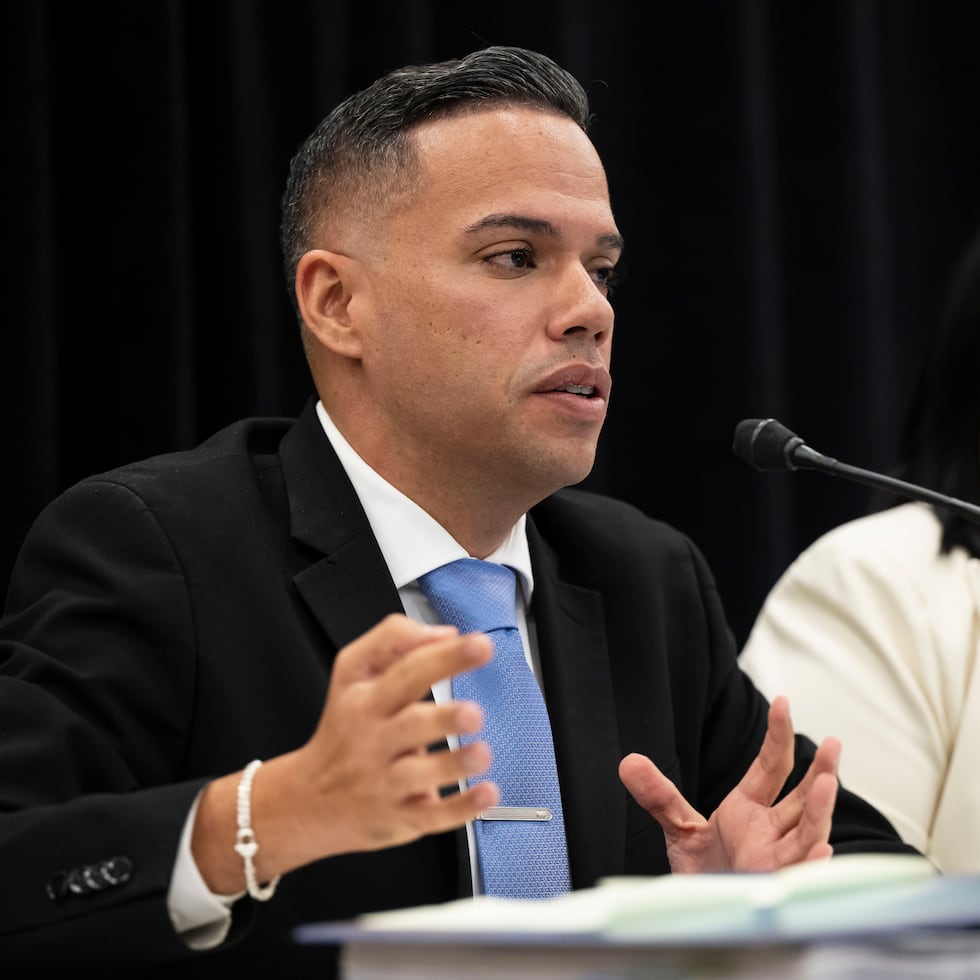 Both sources indicated that Alberto Fradera’s (in the picture) departure was due to the fact that the administration of Governor Jenniffer González linked him to the Senate president Thomas Rivera Schatz.