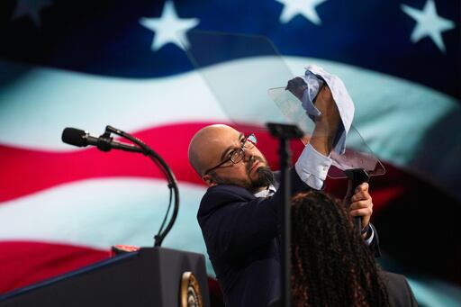 Imagen de la cobertura de: Empleado de la Casa Blanca sale tras acusaciones de apostar sobre discursos de Donald Trump