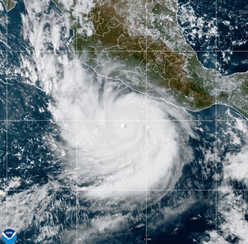 Huracán Polo se intensifica frente a México y se convierte en “una de las tormentas más fuertes”