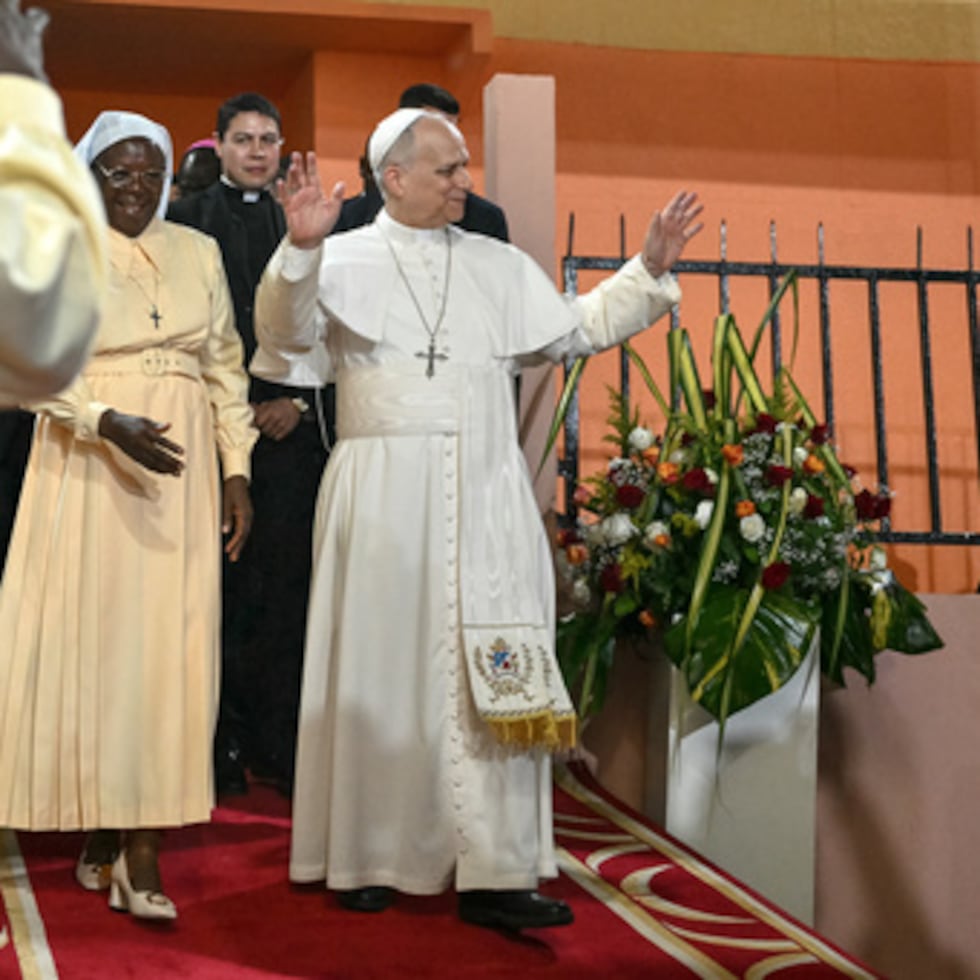 León presidió más tarde una reunión por la paz en la que participaron un jefe tradicional mankon, un moderador presbiteriano, un imán y una monja católica.