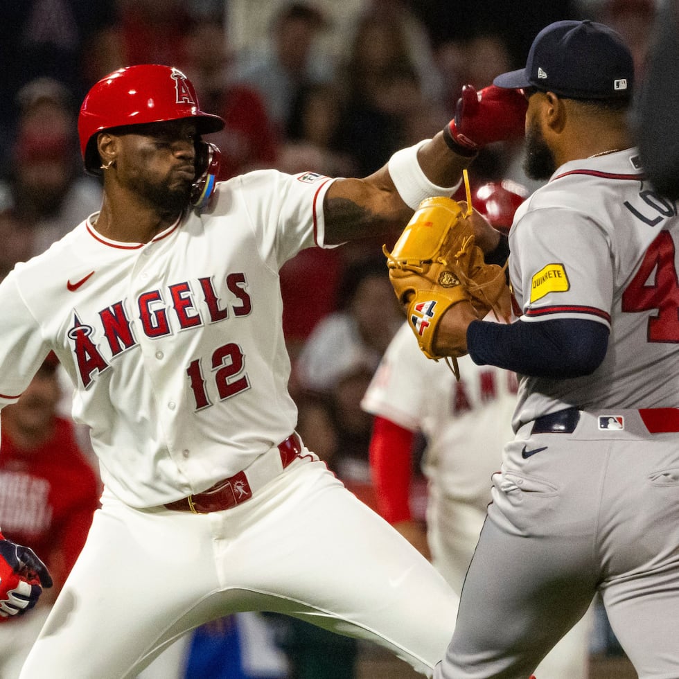 Jorge Soler, de los Angels, enfrenta a Reynaldo López, lanzador de los Braves.