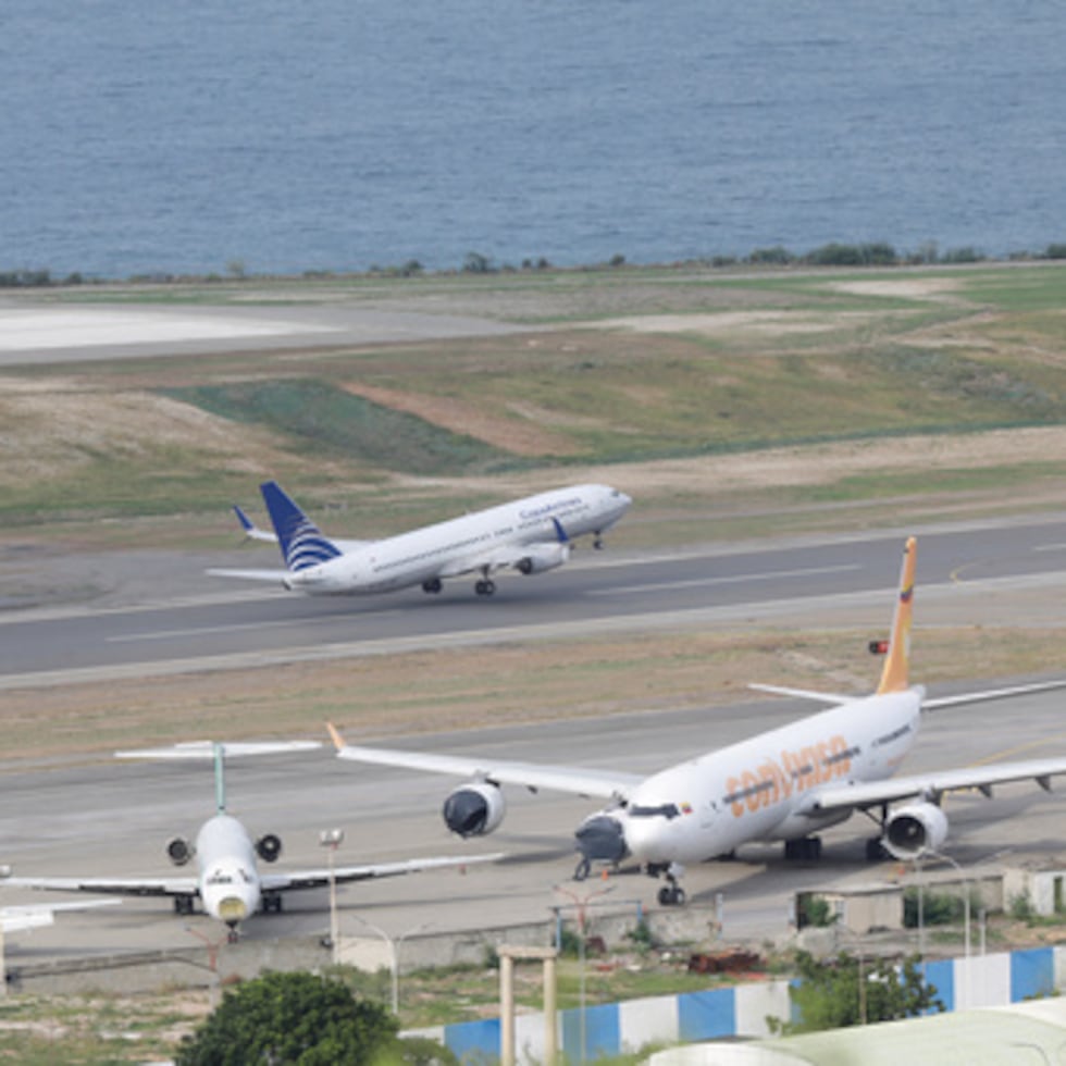 Aviones en el Aeropuerto Internacional Simón Bolívar en Maiquetía, Venezuela.