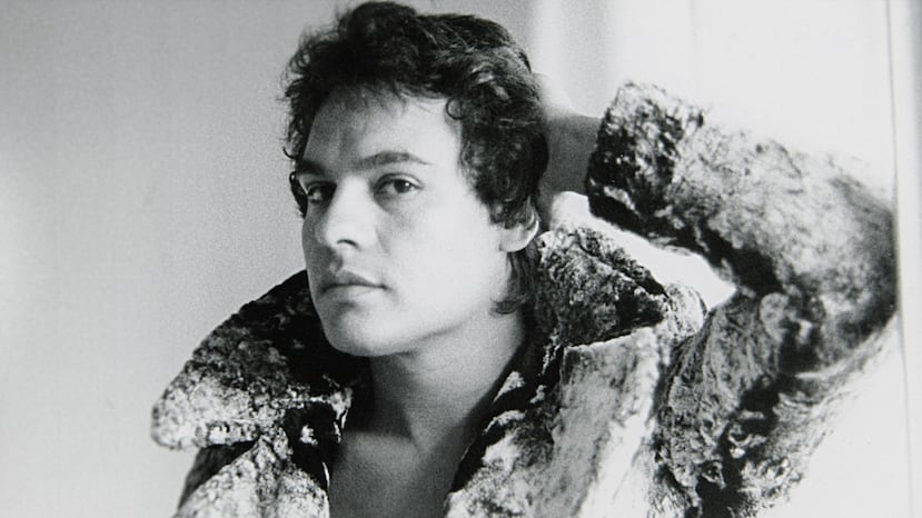 La serie documental Juan Gabriel: Debo, puedo y quiero, dirigida por María José Cuevas, cuenta con vídeos, audios e imágenes capturadas por el propio músico a lo largo de más de cuatro décadas. Foto cortesía de Netflix