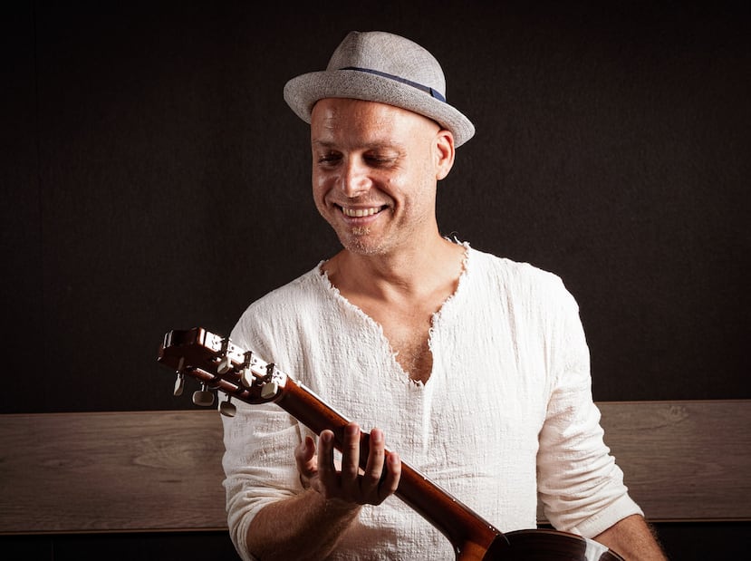 El puertorriqueña Luis Rodríguez, conocido como "Cayenito", es cantante, músico y compositor.