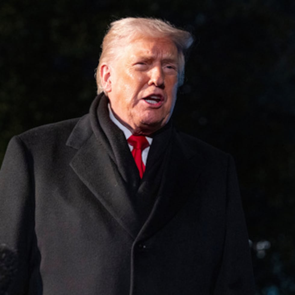 Explicó que, “sobre la base de este entendimiento”, no impondrá los aranceles que estaban previstos que entraran en vigor el 1 de febrero con los que amenazaba a ocho países europeos, entre ellos Alemania, Francia y Dinamarca, que participaron en maniobras militares en esa isla ártica.