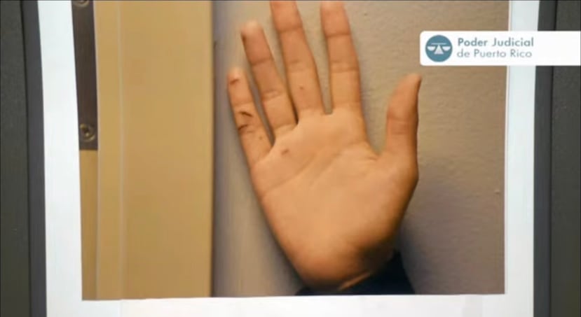 Imagen admitida como evidencia en el juicio contra Elvia Cabrera Rivera. En la misma se observa la mano de Anthonieska Avilés Cabrera.