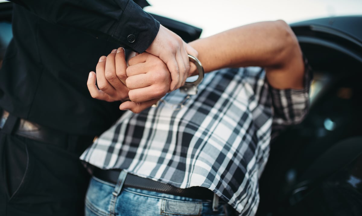 Formulan cargos contra hijo que presuntamente agredió con un tubo a su padre de 64 años
