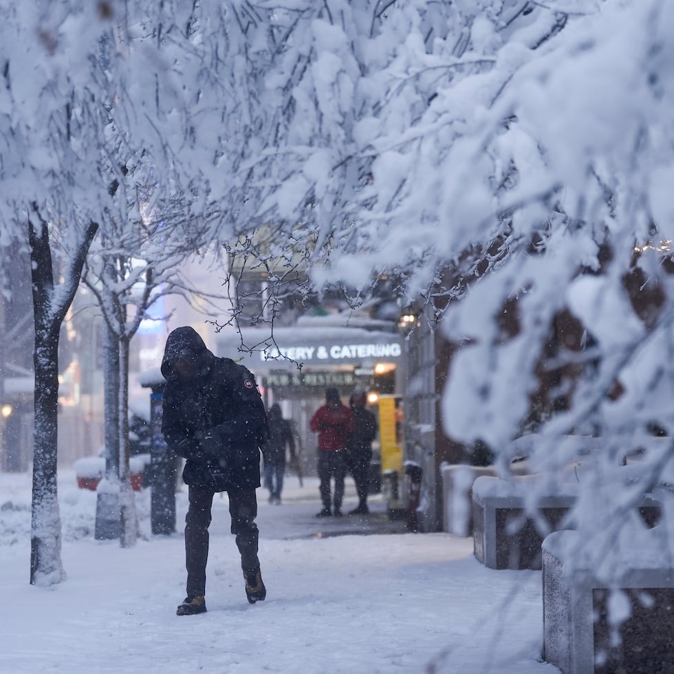 Las alertas de ventisca se extendían desde Maryland hasta Maine.