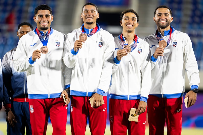 Eloy Benítez, José Figueroa, Adrián Canales y Pedro Rivas se colgaron el metal de bronce en 4x100.