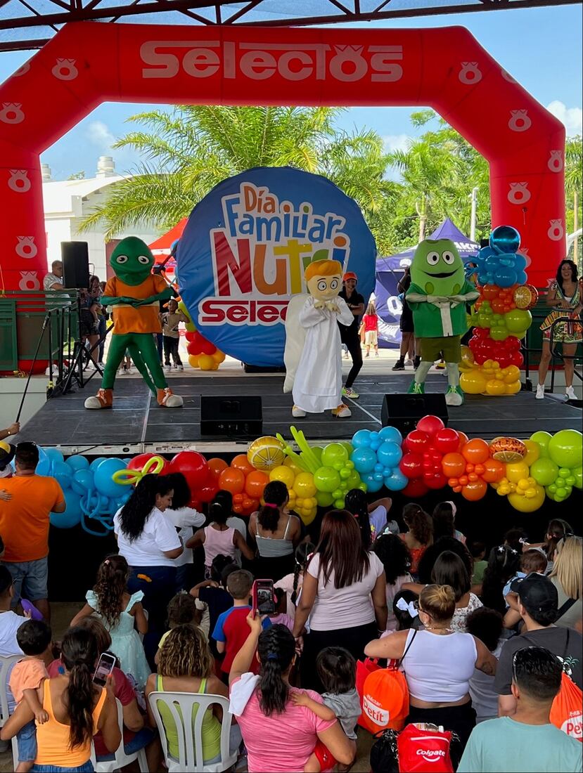 La familia es primero. Para Supermercados Selectos, el tiempo en familia y el cuidado de la salud son esenciales para vivir feliz, razón por la que el Día Familiar Nutri Selectos es prioridad en la agenda de la empresa.