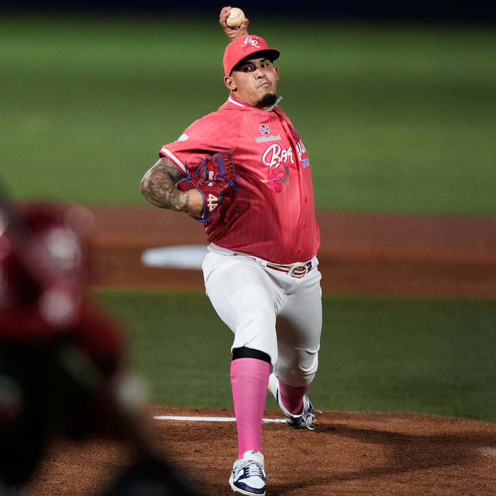 Eduardo Rivera lanza por los Cangrejeros frente a los Charros en la Serie del Caribe 2026.