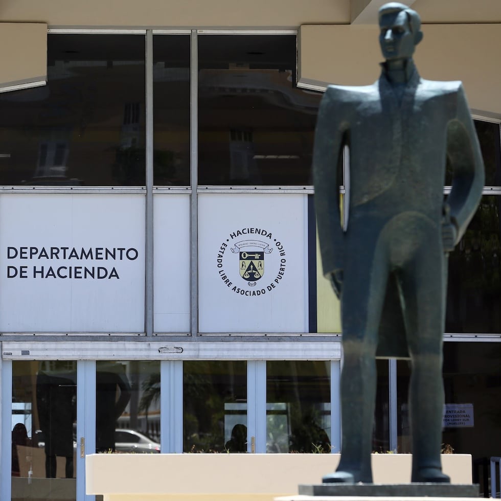 Tenemos que revisar, reducir y, cuando corresponda, eliminar los impuestos que destruyen nuestra capacidad de generar riqueza, opina Eric Santiago